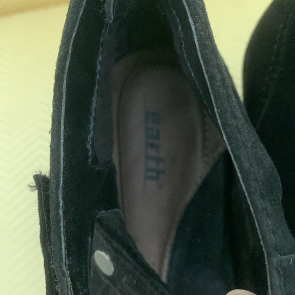 VGUC Earth black suede mary jane style shoes - Picture 6 of 10